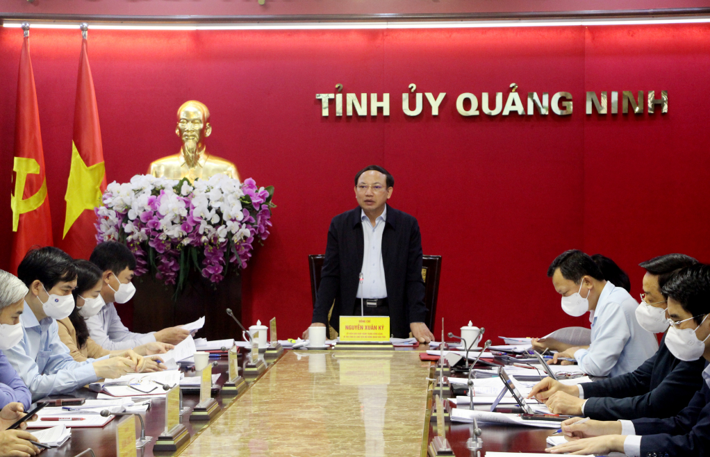 Đồng chí Nguyễn Xuân Ký, Ủy viên Trung ương Đảng, Bí thư Tỉnh ủy, Chủ tịch HĐND tỉnh, kết luận hội nghị.
