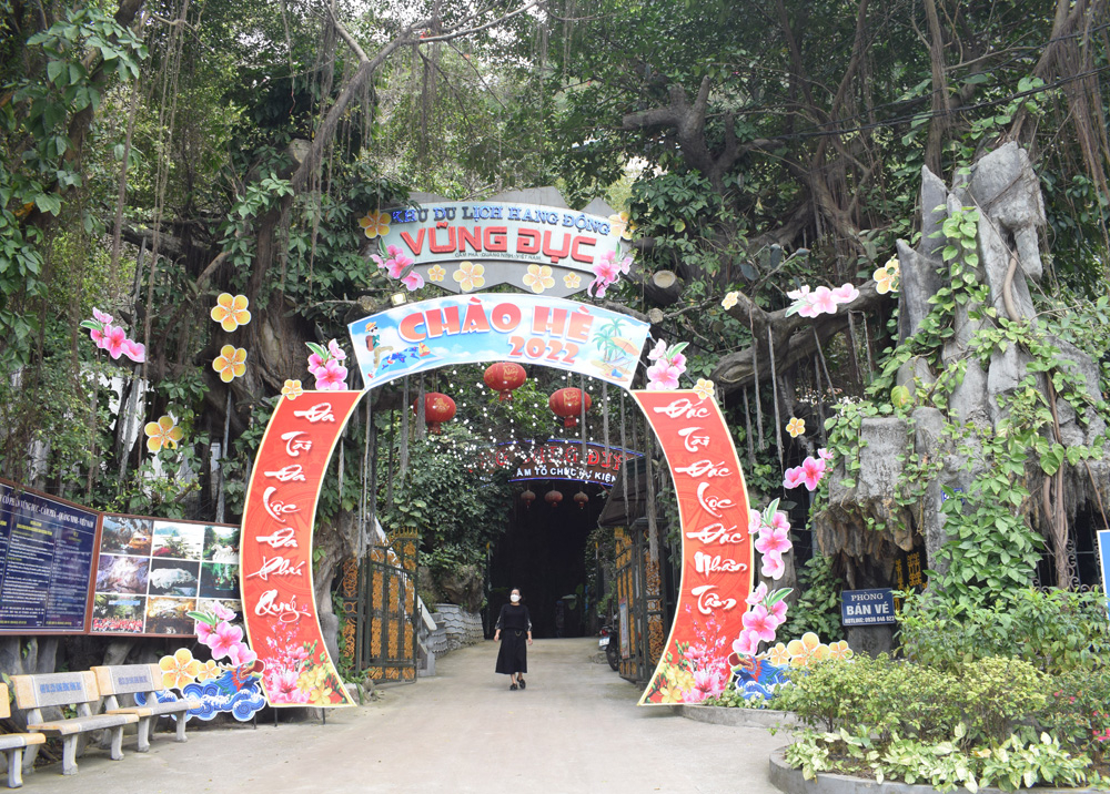 Cửa hang Vũng Đục