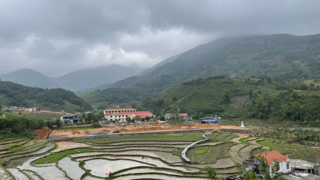 Thôn Khe Léng dự kiến sau khi sáp nhập với thôn Khe Quang sẽ lấy tên là thôn Khe Quang.