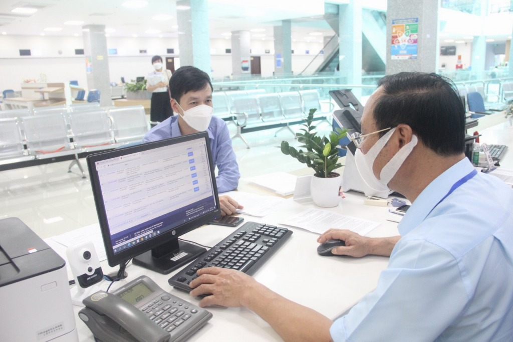 Giải quyết thủ tục hành chính về lĩnh vực tài nguyên, môi trường tại Trung tâm Phục vụ HCC tỉnh tháng 3-2022.