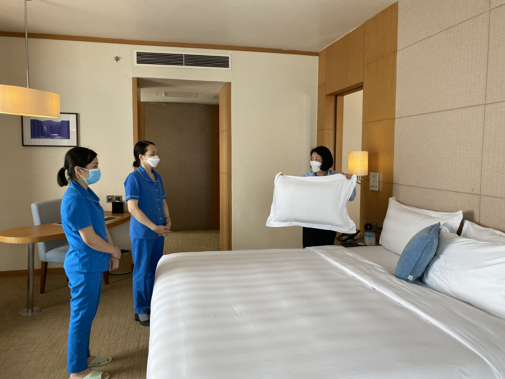 Nhân viên khách sạn Wyndham Legend Haj Long được đào tạo trực tiếp bài bản.