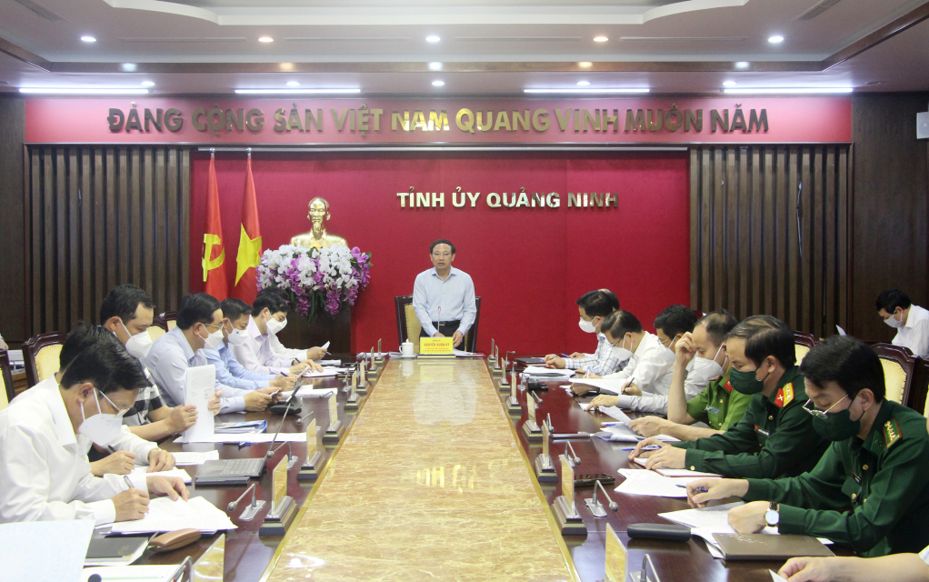Đồng chí Nguyễn Xuân Ký, Ủy viên Trung ương Đảng, Bí thư Tỉnh ủy, Chủ tịch HĐND tỉnh, kết luận hội nghị.