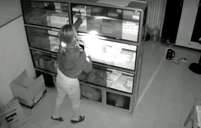 Cách chức phụ trách trạm y tế xã lén mang thuốc ra ngoài bán 1