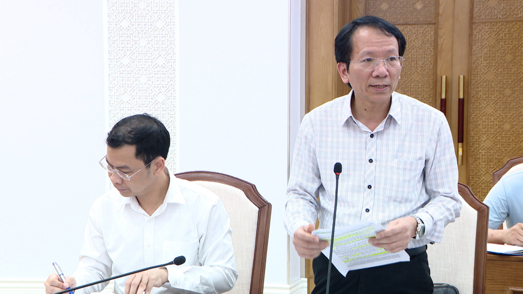 Lãnh đạo Sở Xây dựng báo cáo Đề án tại cuộc họp