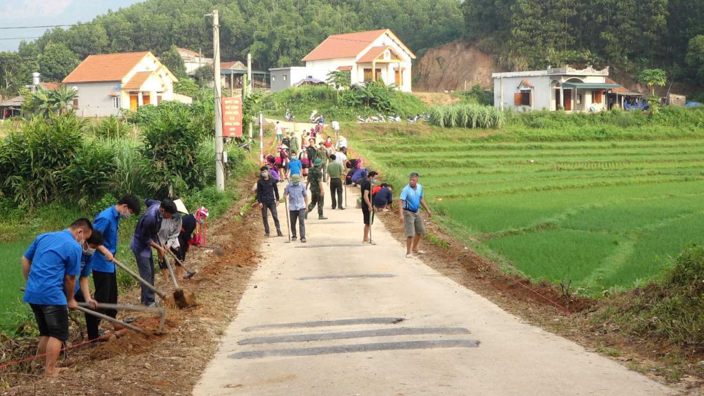 Người dân thôn Làng Han, xã Đồn Đạc tích cực tham gia chương trình