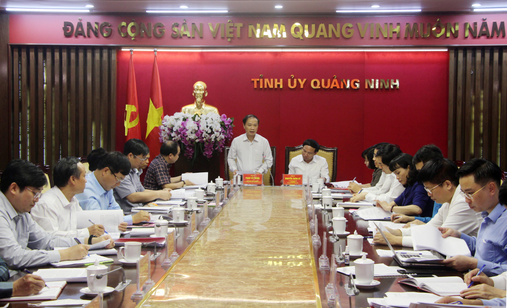 Quang cảnh buổi làm việc.