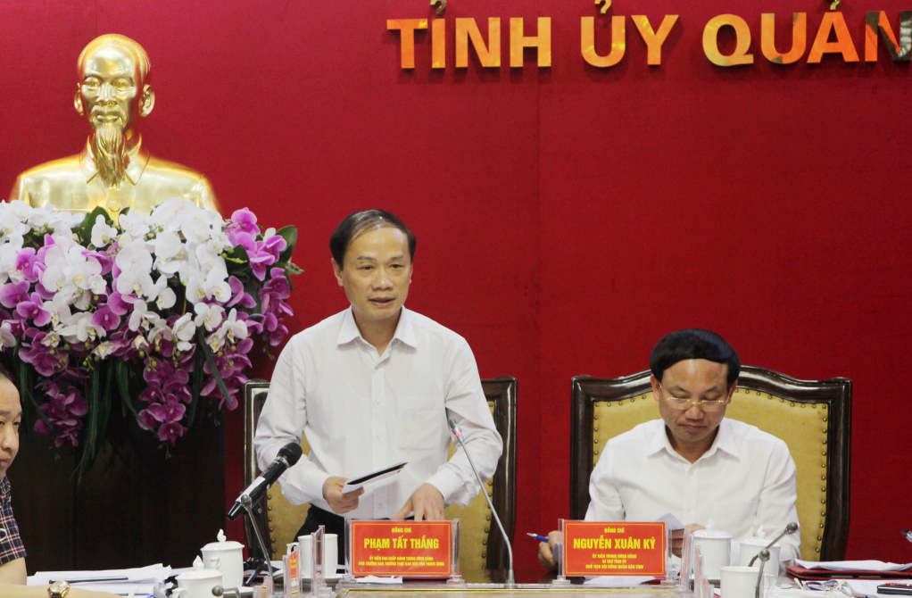 Đồng chí Phạm Tất Thắng, Ủy viên Trung ương Đảng, Phó Trưởng ban Thường trực Ban Dân vận Trung ương, phát biểu tại buổi làm việc.