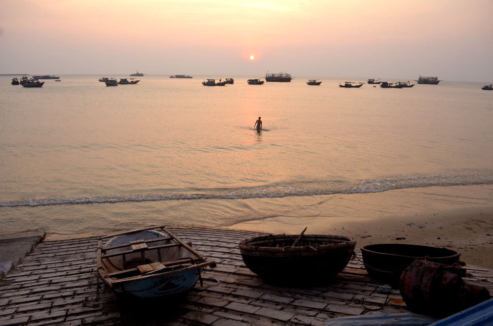 Chiều trên bãi biển Tình Yêu (Cô Tô)