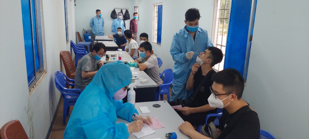 Toàn bộ người vào khu vực cửa khẩu cầu Bắc Luân II phải test nhanh Covid-19.
