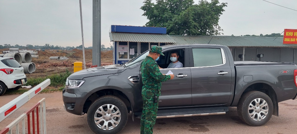 Lực lượng Biên phòng kiểm soát toàn bộ người vào khu vực cửa khẩu cầu Bắc Luân II