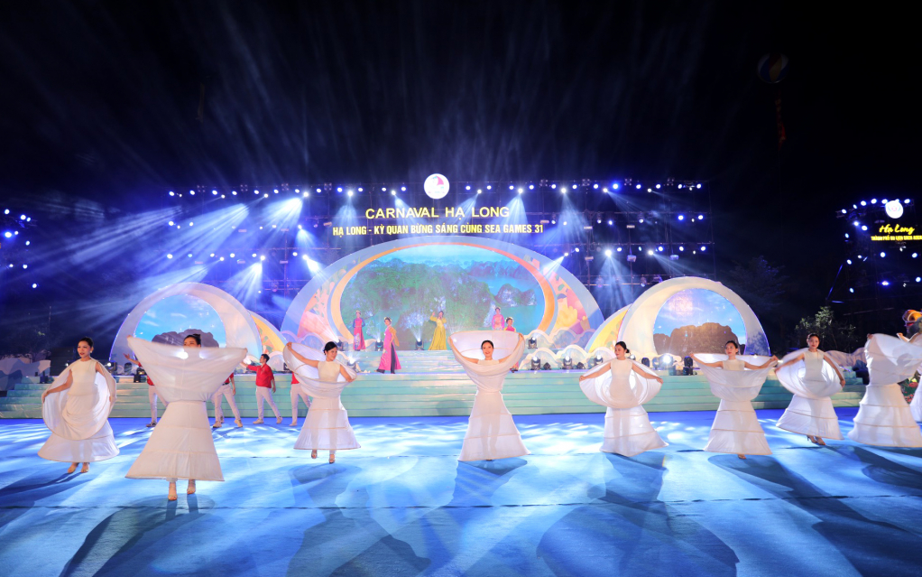 Chương trình Carnaval Hạ Long 2022 được dàn dựng công phu.