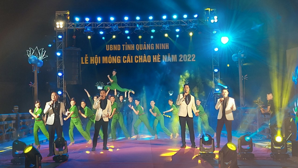 Đặc sắc các chương trình biểu diễn nghệ thuật tại lễ hội.