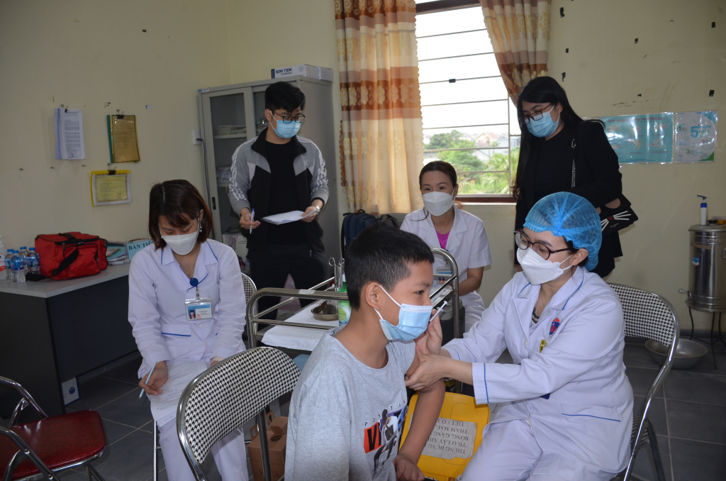 tiêm vắc-xin phòng Covid-19 cho trẻ từ 5 - 11 tuổi