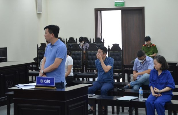 Điều tra bổ sung vụ án lừa đảo tại Công ty chứng khoán SMES hình ảnh 1 Các bị cáo tại tòa. (Nguồn: Tienphong)