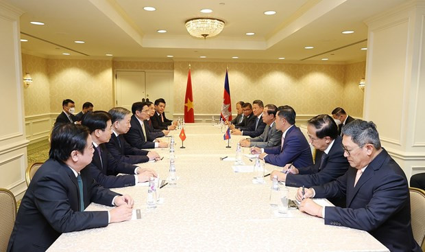 Thủ tướng Phạm Minh Chính gặp Thủ tướng Campuchia Hun Sen hình ảnh 1 Thu tuong Pham Minh Chinh gap Thu tuong Campuchia Hun Sen hinh anh 1