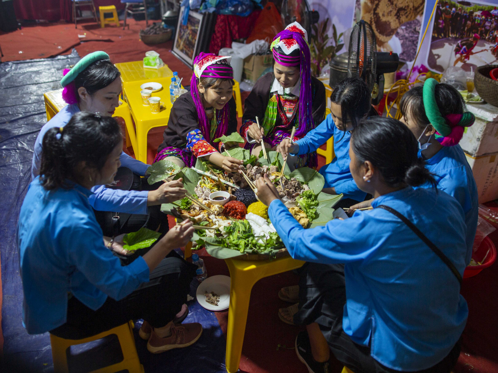 Ẩm thực chợ đêm Pò Hèn.