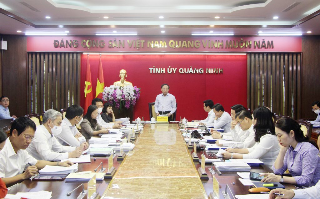 Quang cảnh hội nghị Ban Thường vụ Tỉnh ủy.