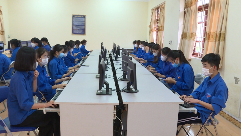Đoàn viên thanh niên đăng tải, cập nhật các ý tưởng sáng tạo trên cổng thông tin Ngân hàng ý tưởng sáng tạo Thanh niên Việt Nam tại địa chỉ www.Ytuongsangtao.net