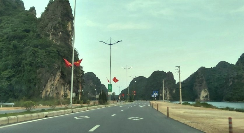 Tuyến đường bao biển Hạ Long, Cẩm Phả đưa vào sử dụng tiếp tục tạo động lực phát triển cho cả hai địa phương.
