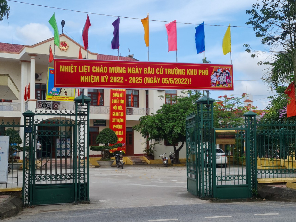 Các xã, phường bắt đầu triển khai công tác tuyên truyền trực quan về cuộc bầu cử.