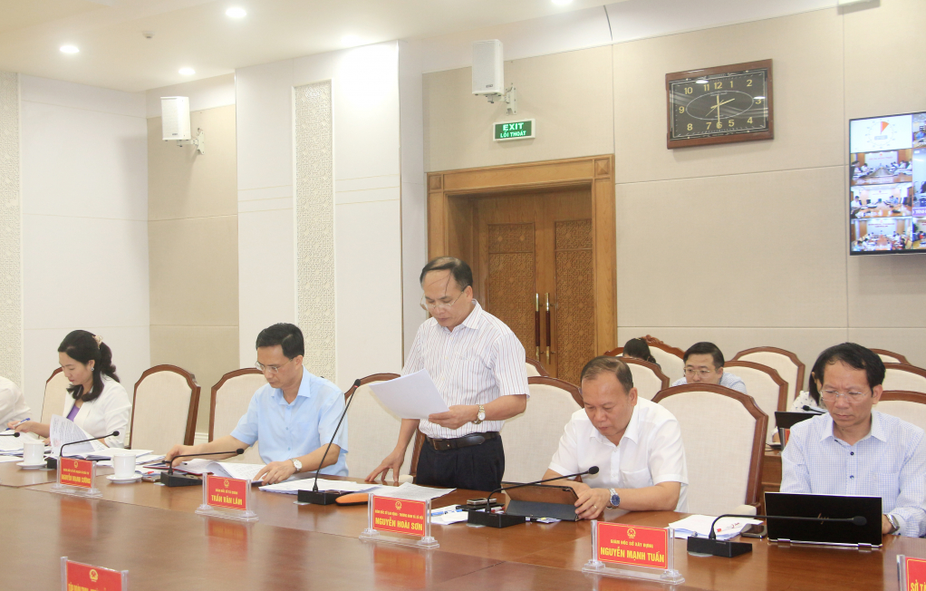 Lãnh đạo Sở Tài chính, phát biểu tại phiên họp.
