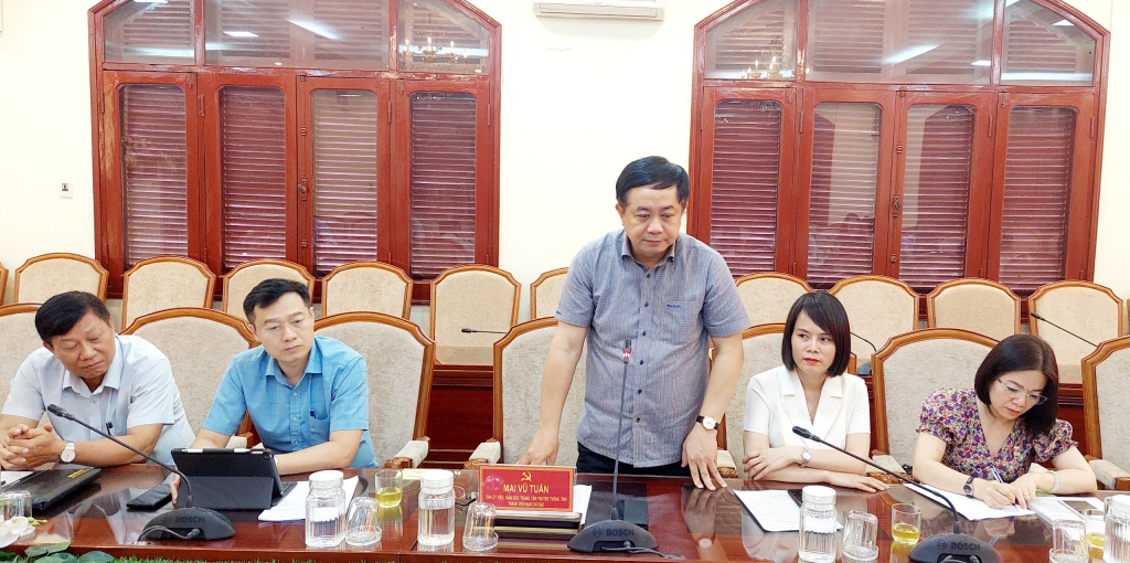 Đồng chí Mai Vũ Tuấn, Tỉnh ủy viên, Giám đốc Trung tâm Truyền thông tỉnh Quảng Ninh phát biểu tại lễ ký kết.