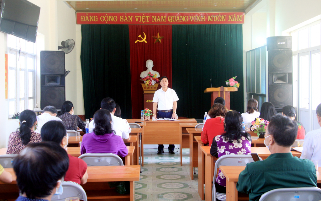 Chi bộ khu phố 1 (Thị trấn Cái Rồng) thống nhất một số nội dung bầu cử trưởng khu phố nhiệm kỳ 2022-2025.