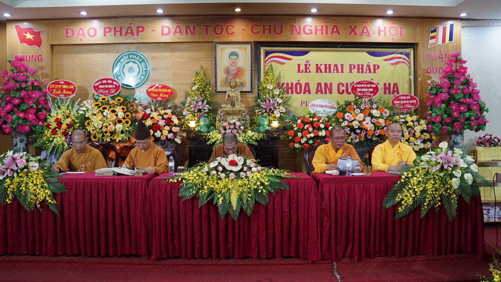 Mùa an cư, Chư Tăng tụ hội tại chùa Trình, thỉnh những vị đạo cao đức trọng nhắc nhở, dạy bảo tu hành. Nhờ những bậc có kinh nghiệm trên bước đường tu hành đi trước, chỉ dạy lại cho người sau.