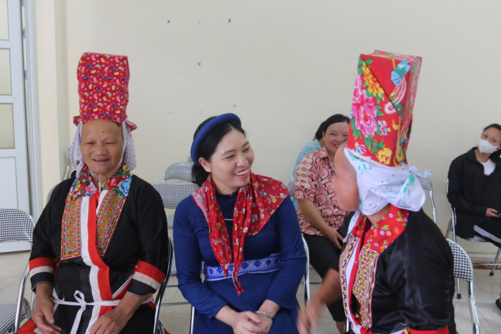 Ảnh với chú thích