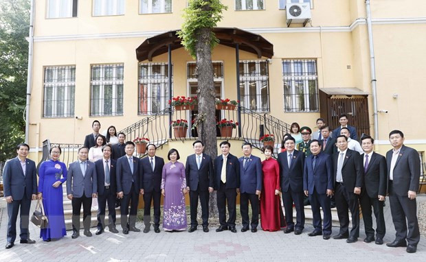 Chủ tịch Quốc hội gặp mặt cộng đồng người Việt Nam tại Hungary hình ảnh 2 Chu tich Quoc hoi gap mat cong dong nguoi Viet Nam tai Hungary hinh anh 2