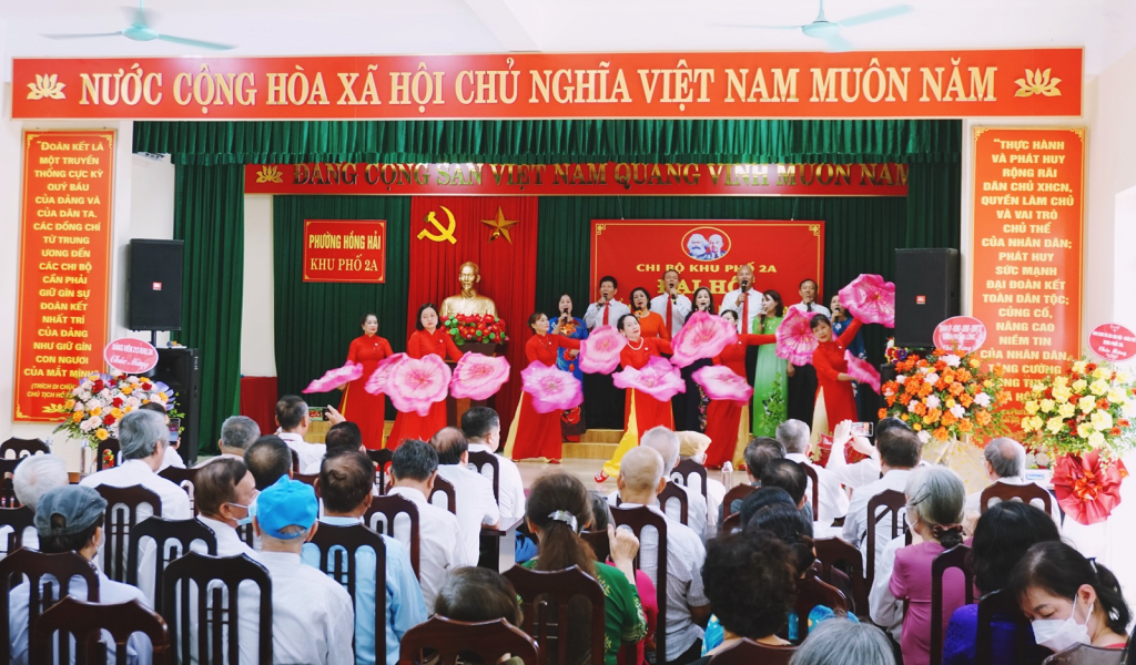 Văn nghệ khu 2A, phường Hồng Hải, TP Hạ Long.