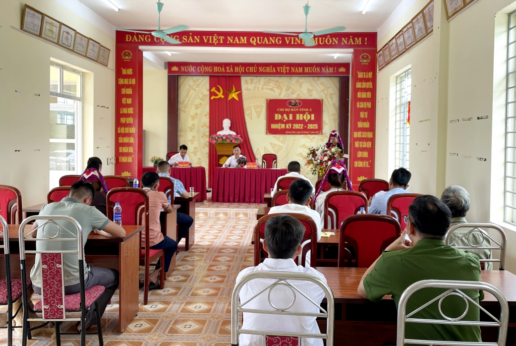 Đại hội Chi bộ bản Tình Á, xã Quảng Đức, Hải Hà.