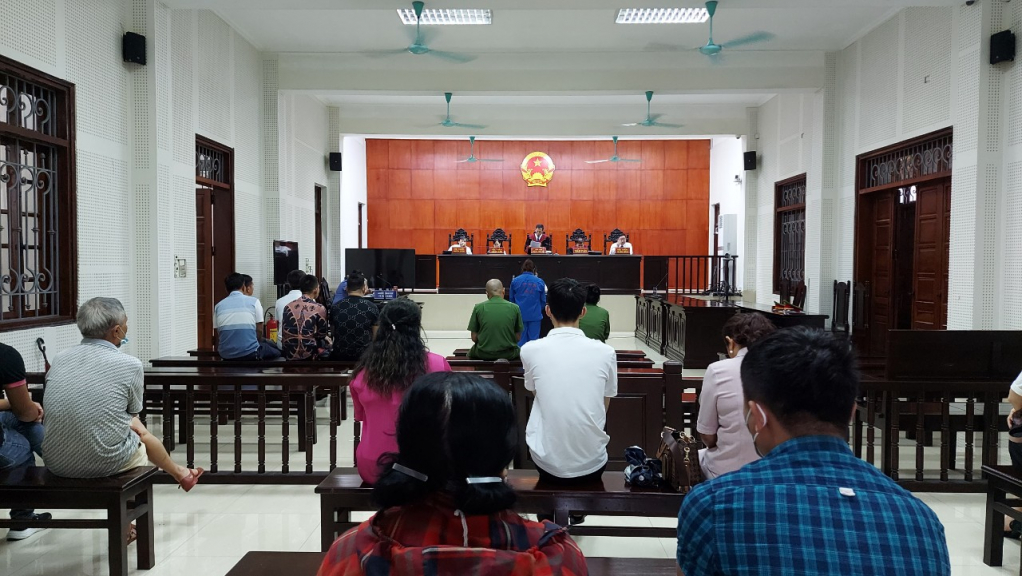 Quang cảnh phiên tòa.