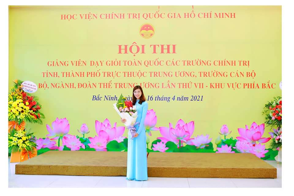 Gi ảng viên Tô Thị Thanh Lê tại Hội thi giảng viên dạy giỏi toàn quốc các trường chính trị tỉnh, thành phố trực thuộc Trung ương, trường cán bộ của các bộ, ngành, đoàn thể Trung ương lần thứ VII năm 2021.
