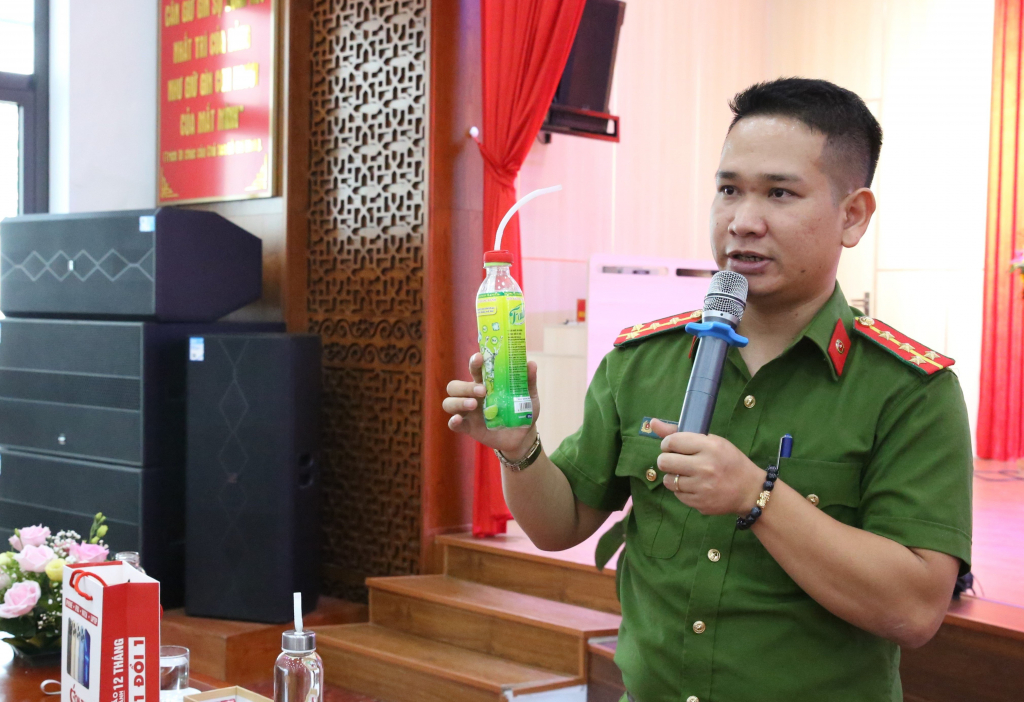 Đại úy Nguyễn Văn Hoàn sáng tạo, xung kích, kỷ luật cao trong mọi nhiệm vụ góp thêm “luồng gió mới” cho công tác phòng, chống tệ nạn ma túy trên địa bàn tỉnh.