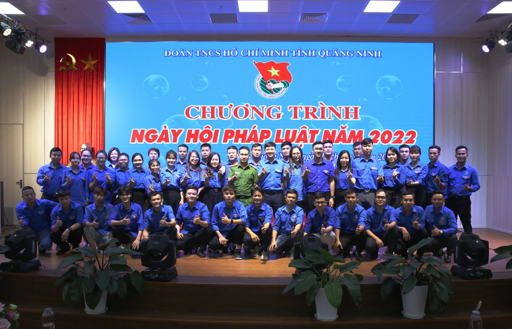 Đại úy Nguyễn Văn Hoàn tham gia chương trình Ngày hội pháp luật năm 2022.