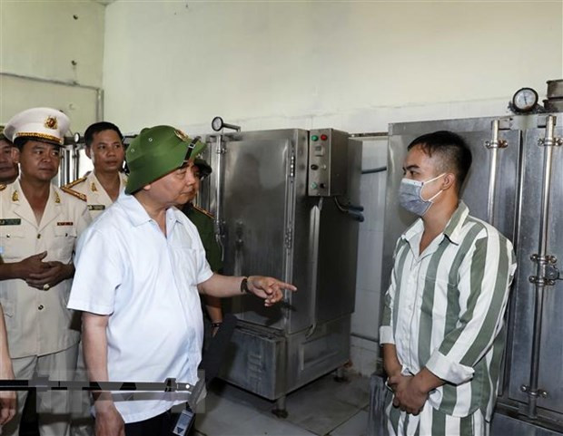 Chủ tịch nước kiểm tra công tác đặc xá tại Trại giam Xuân Lộc hình ảnh 2 Chu tich nuoc kiem tra cong tac dac xa tai Trai giam Xuan Loc hinh anh 2