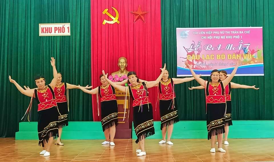 Ra mắt CLB dân vũ ở thị trấn Ba Chẽ (huyện Ba Chẽ).
