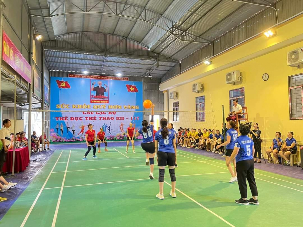Giao lưu các CLB bóng chuyền hơi của Hội LHPN phường Quang Hanh (TP Cẩm Phả).