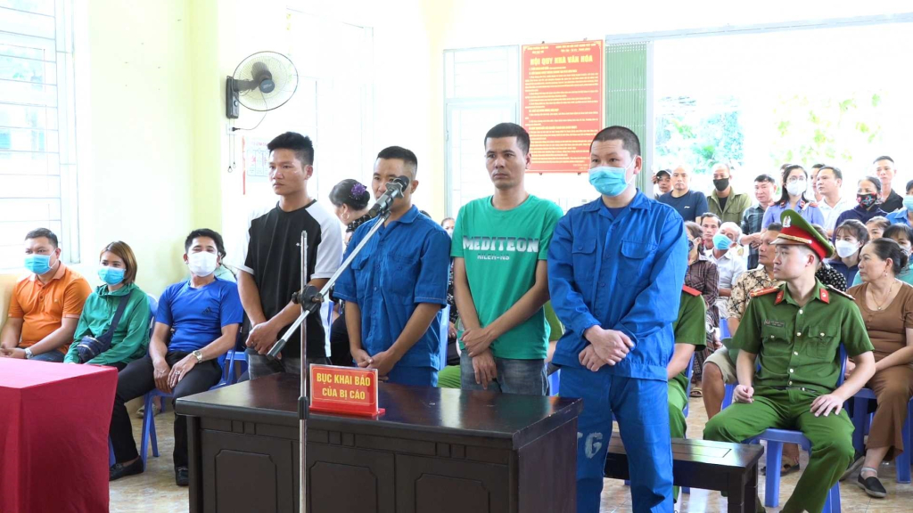 Các bị cáo tại phiên xét xử.