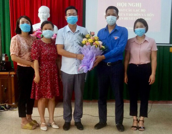 Xã Dân Chủ, TP Hạ Long, ra mắt CLB Phòng ngừa tảo hôn và hôn nhân cận huyết thống. Ảnh: Yến Vy