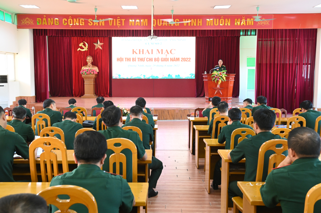 Quang cảnh khai mạc.