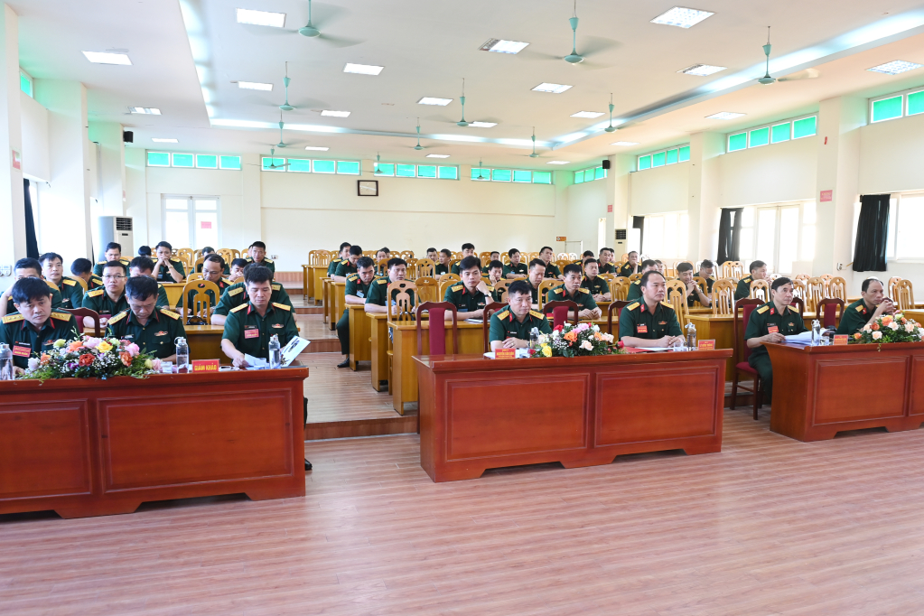 Các đại biểu dự khai mạc.