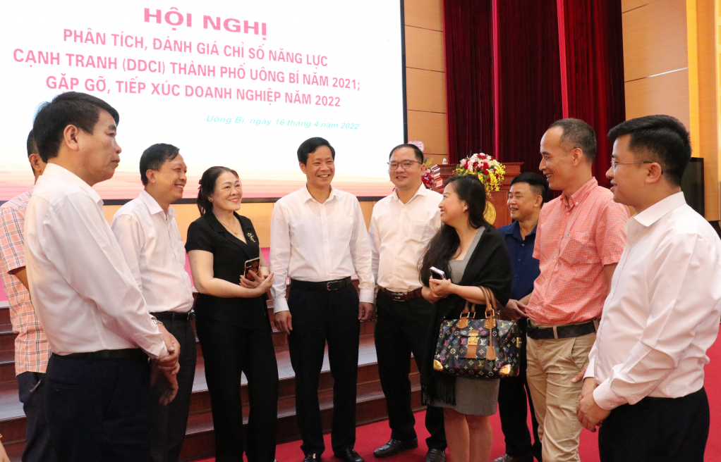 TP Uông Bí tổ chức hội nghị phân tích, đánh giá Chỉ số năng lực cạnh tranh (DDCI) năm 2021 và gặp gỡ, tiếp xúc doanh nghiệp năm 2022. Ảnh: Việt Hoa