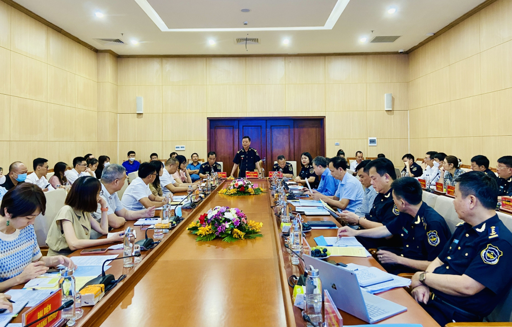 Cục Hải quan tỉnh chủ trì phối hợp với liên ngành tổ chức hội nghị gặp mặt, hỗ trợ hoạt động xuất nhập khẩu hàng hóa của các doanh nghiệp mới được cấp giấy chứng nhận đầu tư trên địa bàn tỉnh. Ảnh: Hoàng Nga