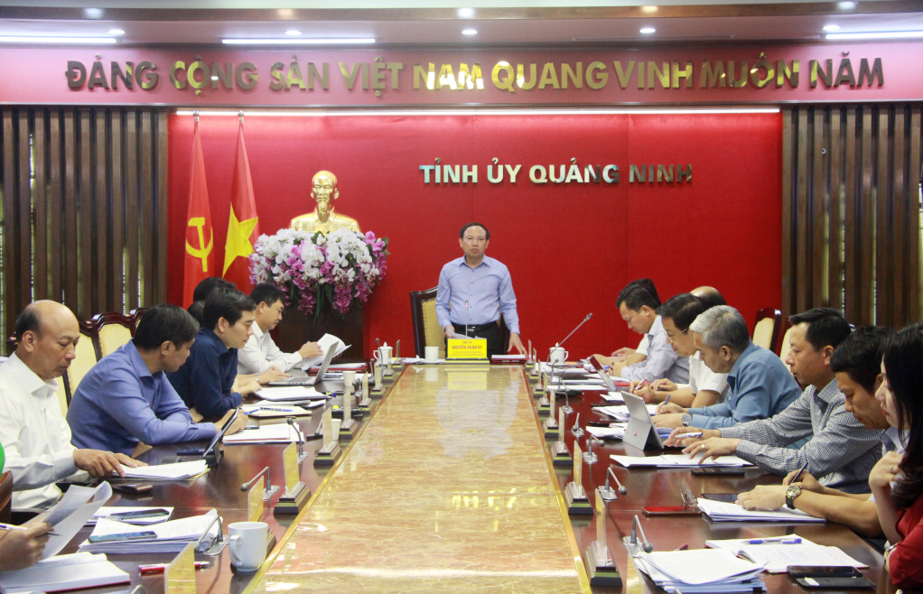 Đồng chí Nguyễn Xuân Ký, Ủy viên Trung ương Đảng, Bí thư Tỉnh ủy, Chủ tịch HĐND tỉnh, chủ trì hội nghị.