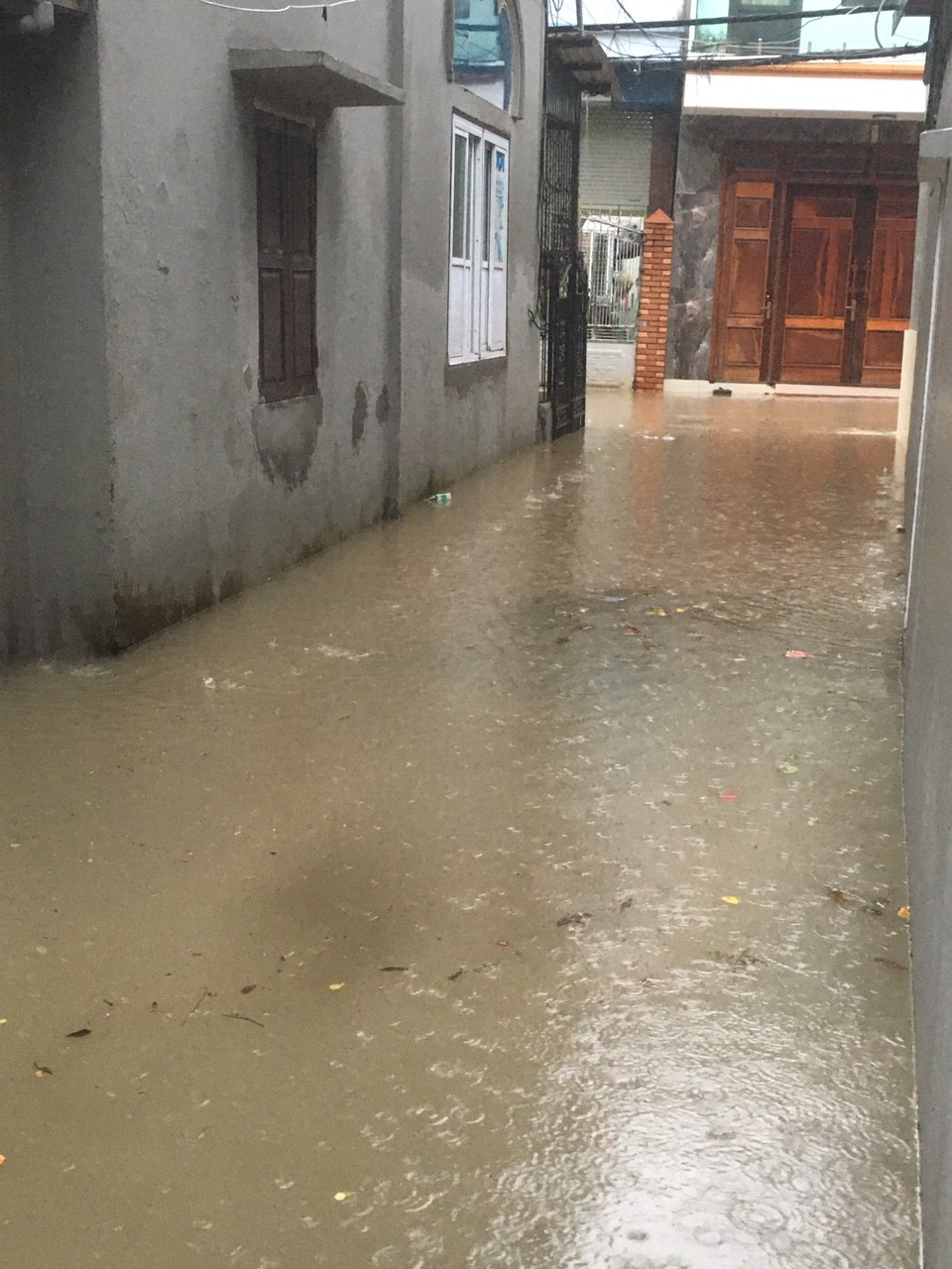 Nước ngập ở khu vực Cao Xanh, TP Hạ Long. 