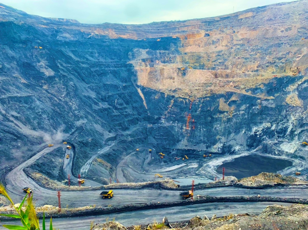 Khai trường Than Cọc Sáu mùa hạ moong 2021 - 2022.