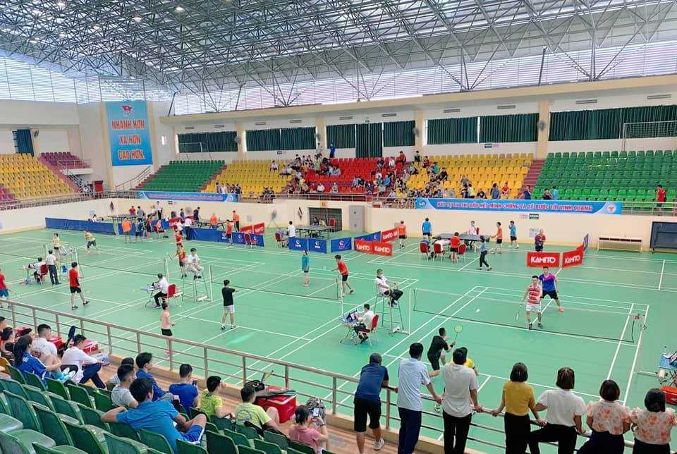 Thi đấu môn Cầu lông trong khuôn khổ Đại hội TDTT TP Cẩm Phả lần thứ IX, năm 2021.