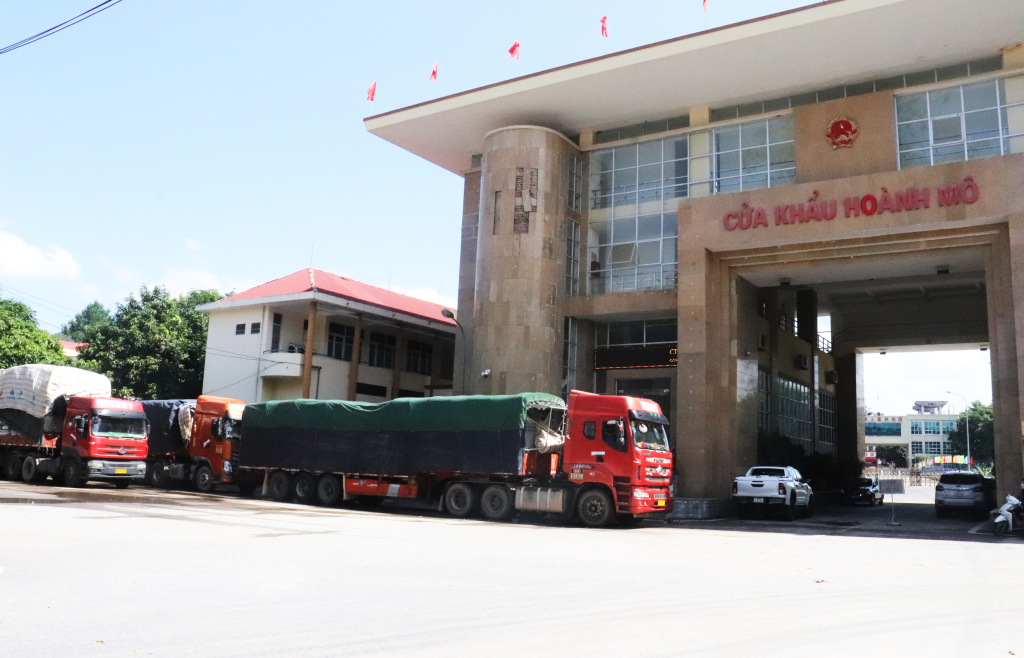 Hoạt động xuất nhập khẩu tại cửa khẩu Hoành Mô (Bình Liêu).